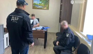 ДБР повідомило про підозру поліцейському, який зламав ребра затриманому