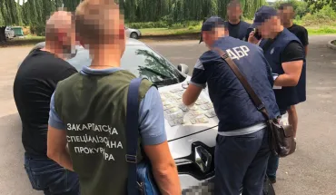 ДБР викрило прикордонника, який організував схему контрабанди цигарок до Угорщини