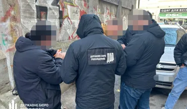ДБР викрило співробітника центру забезпечення Міноборони, який за гроші організовував ухилянтам «непридатність» до військової служби (3)