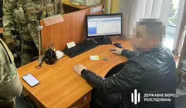 ДБР затримало податківця з Кременчука