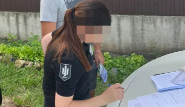 ДБР повідомило про підозру правоохоронцю з Харкова, який влаштував ухилянту супровід у ТЦК для зняття з розшуку (2)
