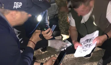 На Закарпатті затримали прикордонника, який сприяв контрабанді цигарок до ЄС