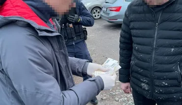 ДБР викрило посадовця одного з обласних управлінь ДПС на отриманні хабаря (2)