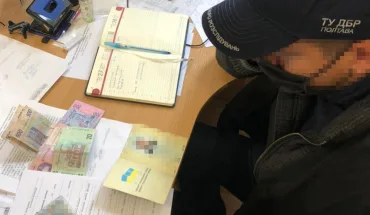 20 000 доларів США за закриття кримінального провадження — ДБР затримало працівника ГУ ДФС у Харківській області та його спільника