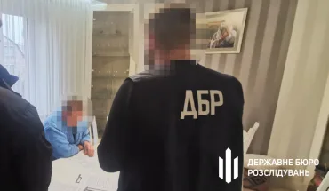 ДБР повідомило про підозру львівському митнику, який підробляв документи для виїзду на закупівлі до Польщі (1)