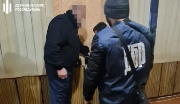 В Херсоні ДБР затримало поліцейського після отримання 100 тис. грн хабаря (1)