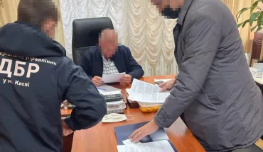 ДБР повідомило про підозру голові селищної ради, який за гроші «огранізував» приватизацію землі біля Києва (1)