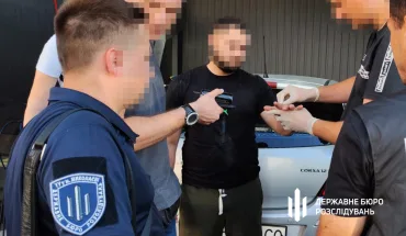 За матеріалами ДБР судитимуть митника, який за хабарі дозволяв безперешкодно ввозити в Україну невеликі партії смартфонів «для родичів» (2)