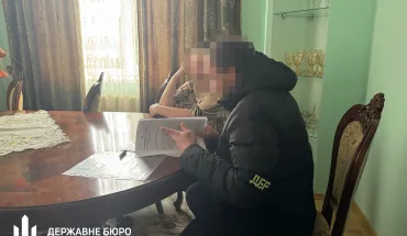 dbr-vikrilo-inspektorku-lvivskoi-mitnici-yaka-vlasnim-avto-vivezla-do-polshhi-chotiroh-cholovikiv-prizovnogo-viku