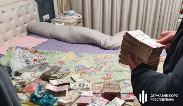 У Сумах ДБР вилучило схрон з майже 3,5 млн грн, які можуть бути «чорною касою» посадовців Дер (3)