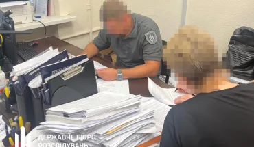 ДБР повідомило про підозру посадовиці, яка відправила на передову підлеглих, але тільки на папері та лише для отримання бойових виплат