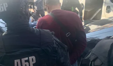 ДБР викрило поліцейських Буковини, які брали гроші з контрабандистів за уникнення відповідальності
