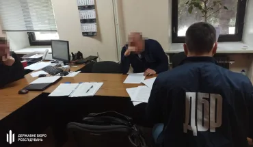 ДБР підозрює інспектора Запорізької митниці у службовій недбалості, що спричинила збитки державі на суму 42 млн гривень (ВІДЕО)