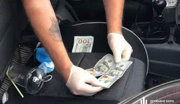 ДБР у Харкові затримало поліцейського, який намагався заробити на фігурантці кримінального провадження