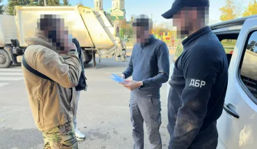 На Запоріжжі ДБР викрило замкомбата, який «заробив» мільйон на махінаціях з «бойовими» виплатами (1)