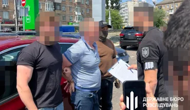 ДБР повідомлено про підозру податківцю з Київщини, який вимагав хабарі від підприємців (2)