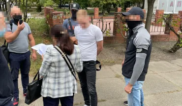 ДБР затримало посадовців ДФС, які взяли 12 тис. доларів США за закриття кримінального провадження (ВІДЕО)