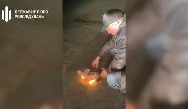 Росіянин знищив свій паспорт РФ, на знак протесту проти дій Путіна (ВІДЕО)