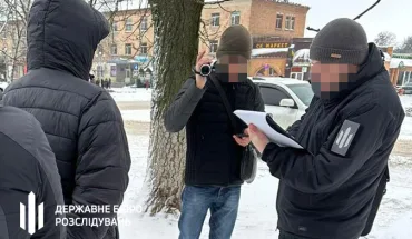 ДБР завершило розслідування стосовно правоохоронця з Сум, який за гроші обіцяв потерпілій «активізувати» розслідування її справи