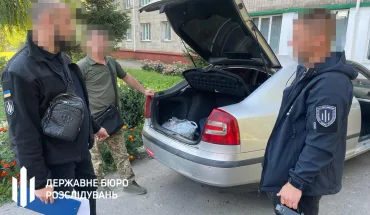 ДБР повідомило про підозру посадовцю Рівненського районного військкомату, який постачав наркотики своєму керівнику (3)