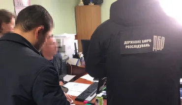 За матеріалами ДБР перед судом постануть двоє податківців, які за гроші видавали довідки для участі в тендерах (1)