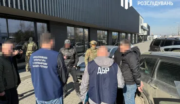 ДБР викрило на Закарпатті військового посадовця, який за 10 тис. доларів США влаштовував переведення до тилу (1)