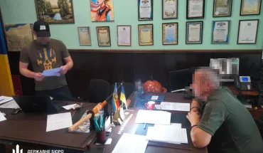 dbr-zatrimalo-komandira-vijskovoi-chastini-z-zhitomirshhini-yakij-zmushuvav-pidleglih-robiti-remont-u-svoemu-budinku-2