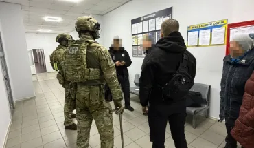 ДБР викрило на Київщині правоохоронця, який за 10 тис. доларів США кришував наркобізнес (2)