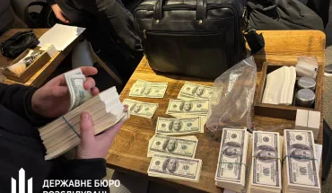 У Києві ДБР затримало шахрая, який вимагав у комерсанта 700 тисяч доларів США за «вирішення питань» з нерухомістю (2)