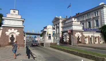 ДБР підозрює двох працівників Дніпропетровської митниці у сприянні контрабанді телевізорів з Китаю