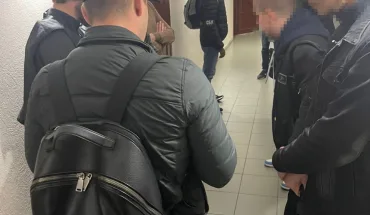 ДБР затримало прокурора однієї з окружних прокуратур міста Одеси на хабарі у 3 тис. дол. США (5)