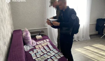 ДБР затримало керівника заповідника з Житомирщини, який організував нелегальний збут деревини (5)