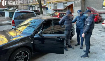 ДБР затримало двох одеських податківців, які налагодили побори з підприємців (3)