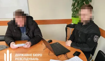 ДБР повідомило про підозру військовому посадовцю, через якого відсутня на службі жінка отримала 500 тис. грн бойових