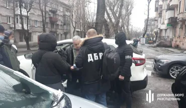 5000 доларів США за закриття кримінального провадження — ДБР викрило слідчу поліції та адвоката